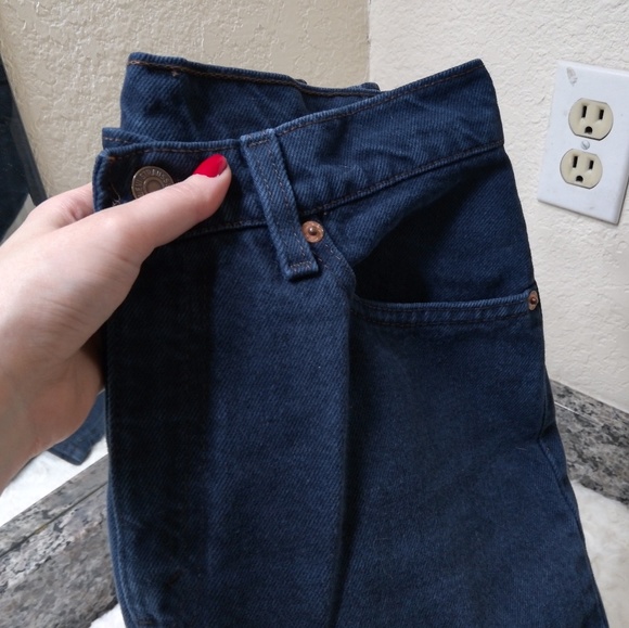 Vintage Dark Blue Slim Fit Tapered Levi's Jeans - Picture 8 of 8